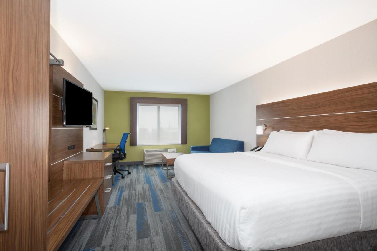 Holiday Inn Express Kansas City - At The Legends! By Ihg Bonner Springs Esterno foto