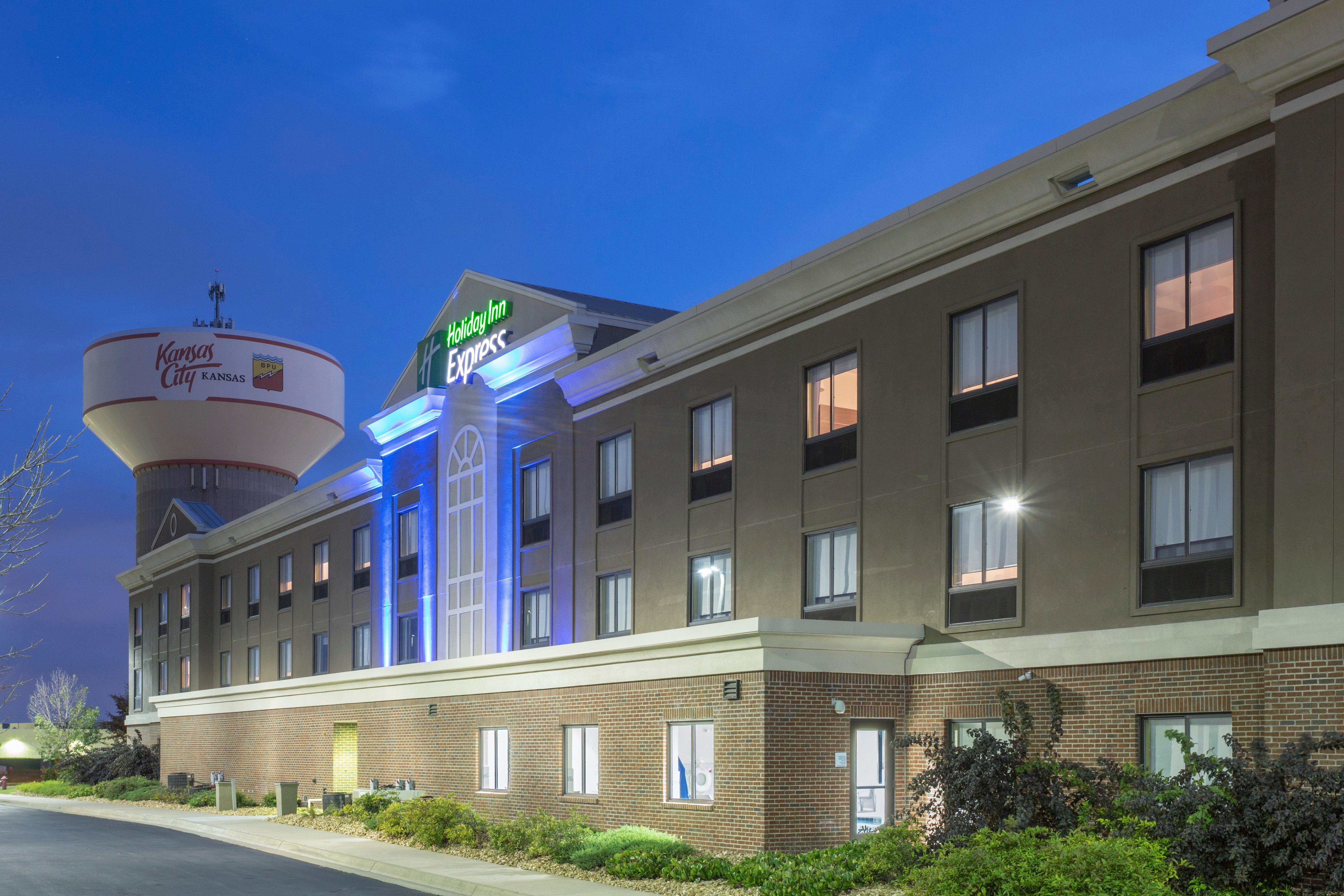 Holiday Inn Express Kansas City - At The Legends! By Ihg Bonner Springs Esterno foto