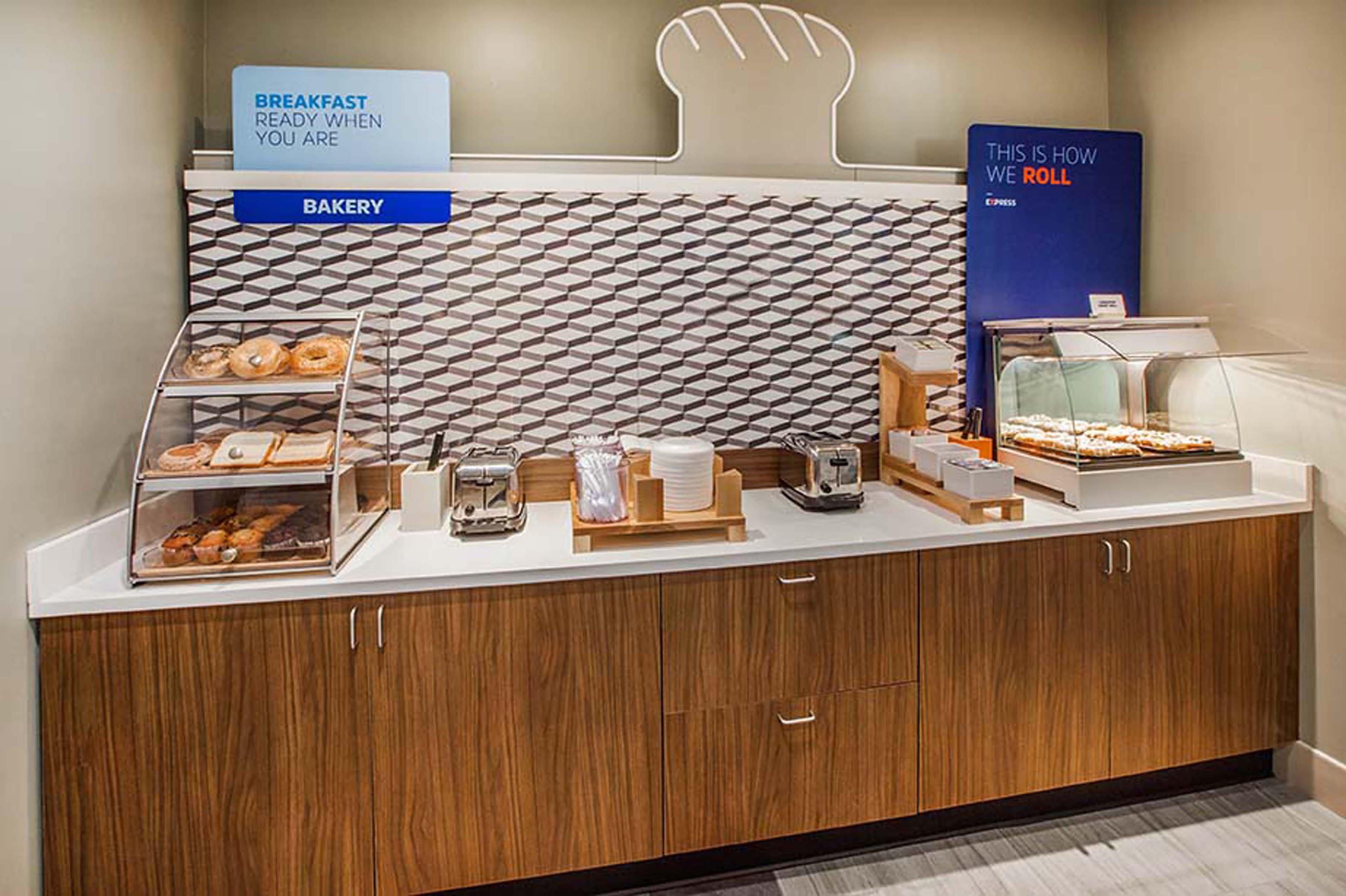 Holiday Inn Express Kansas City - At The Legends! By Ihg Bonner Springs Esterno foto