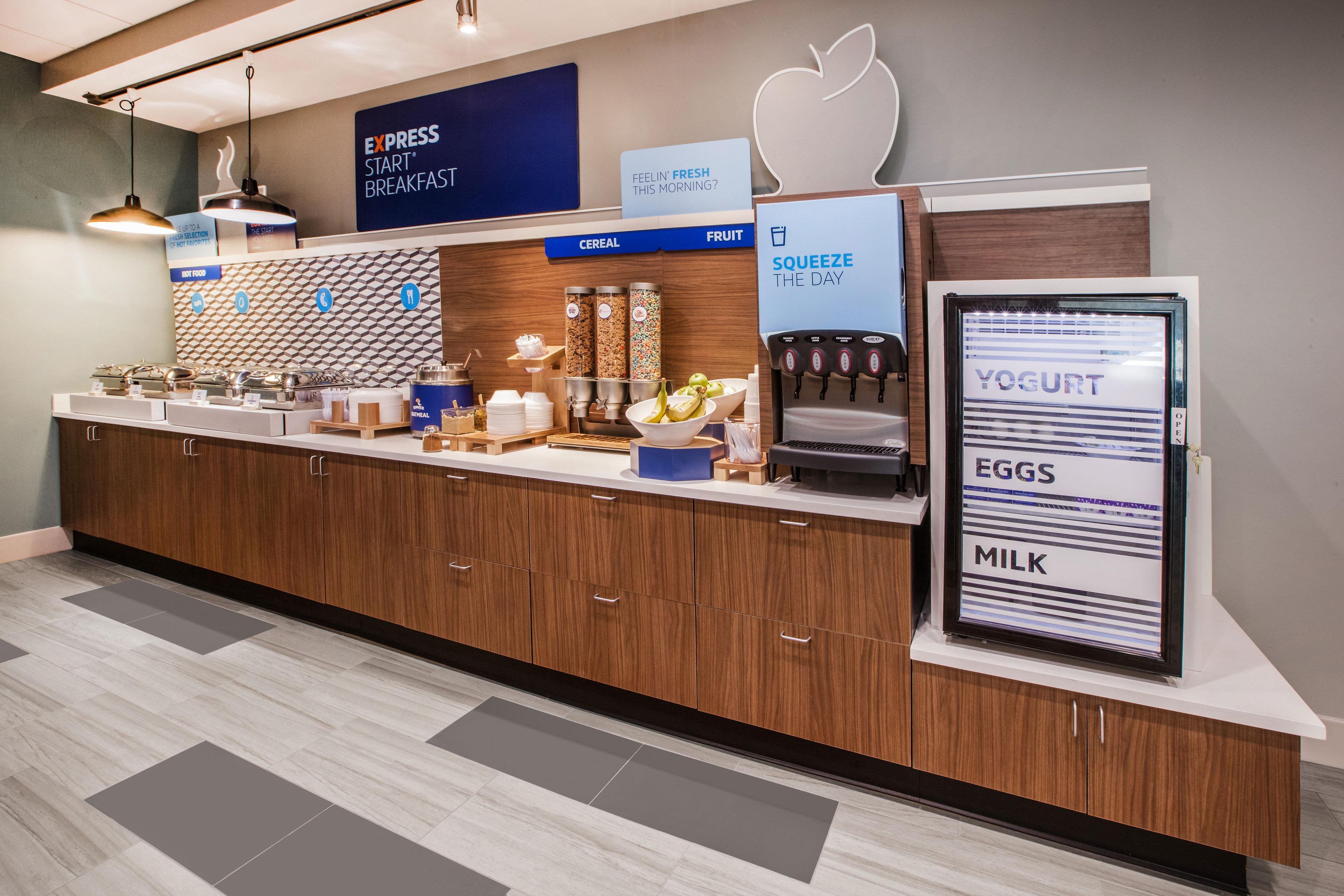 Holiday Inn Express Kansas City - At The Legends! By Ihg Bonner Springs Esterno foto