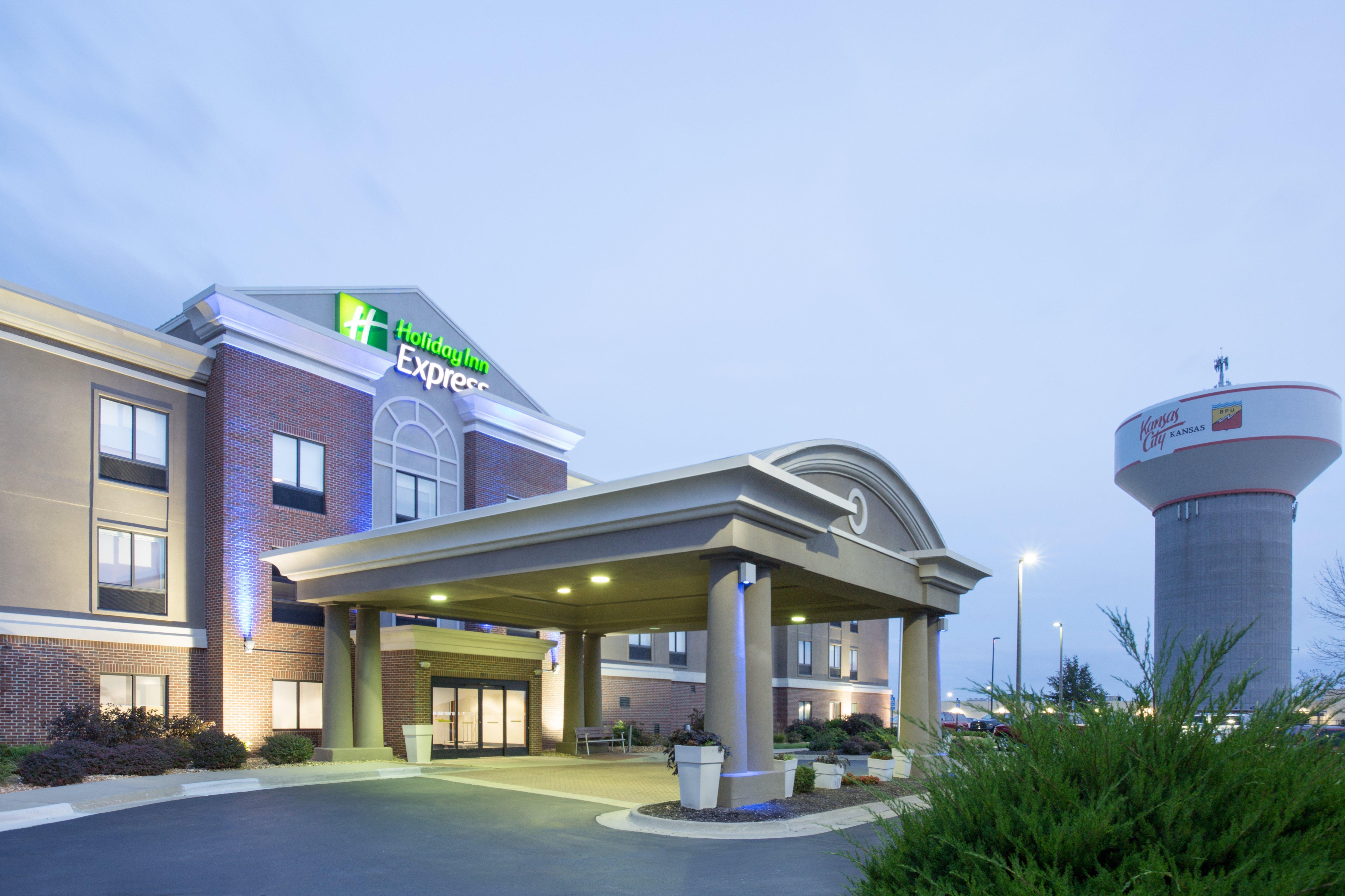 Holiday Inn Express Kansas City - At The Legends! By Ihg Bonner Springs Esterno foto
