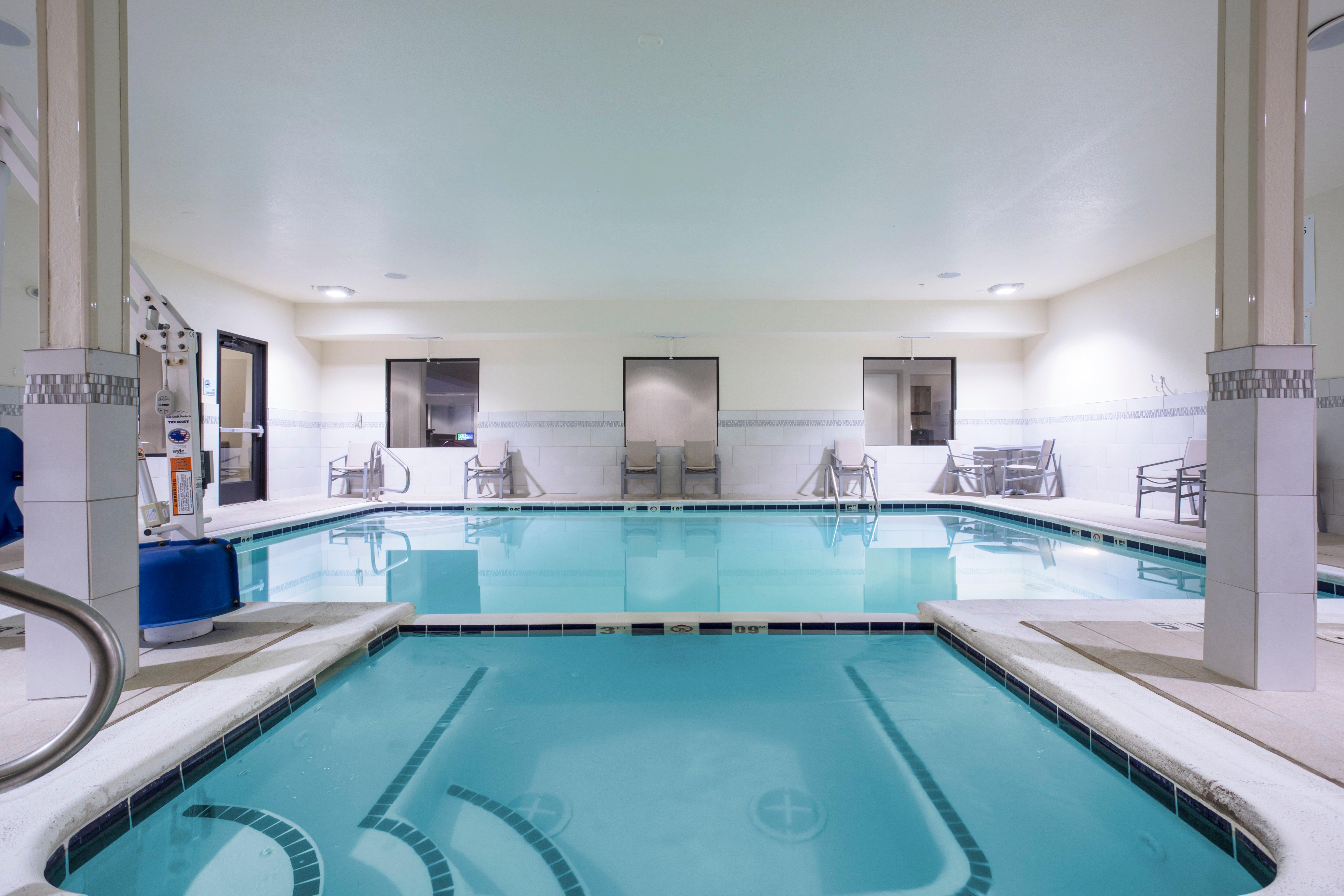 Holiday Inn Express Kansas City - At The Legends! By Ihg Bonner Springs Esterno foto
