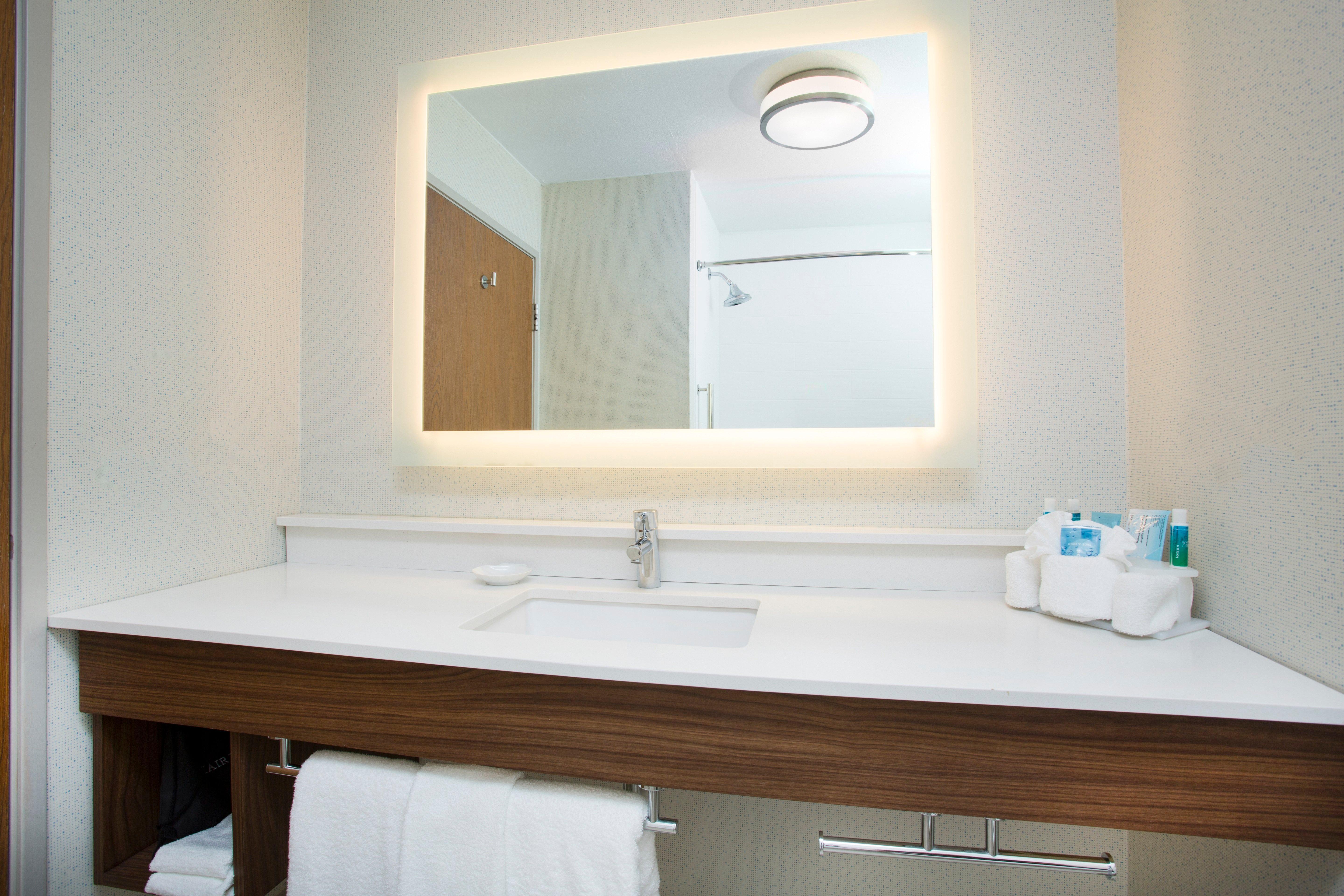 Holiday Inn Express Kansas City - At The Legends! By Ihg Bonner Springs Esterno foto