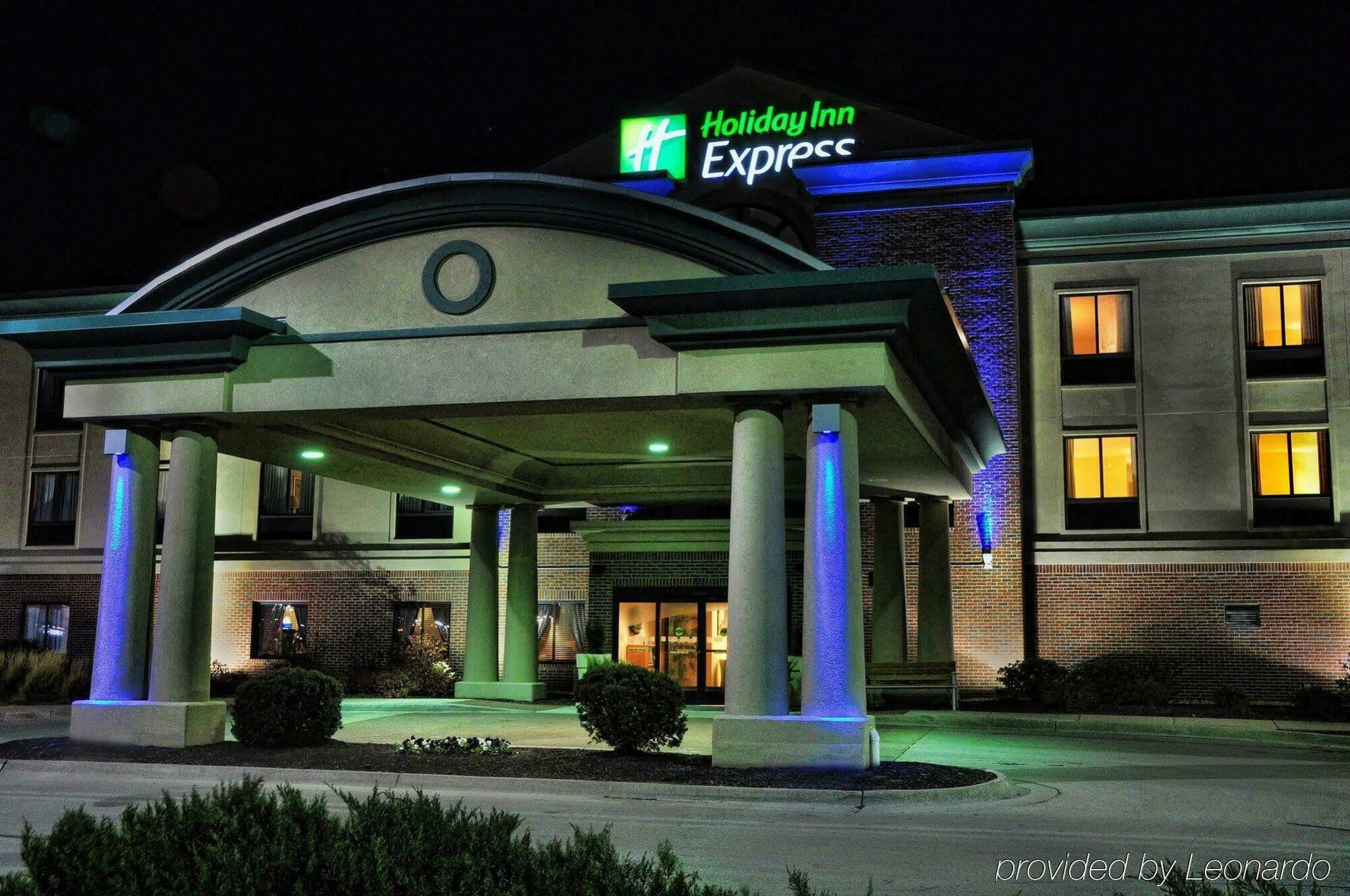 Holiday Inn Express Kansas City - At The Legends! By Ihg Bonner Springs Esterno foto
