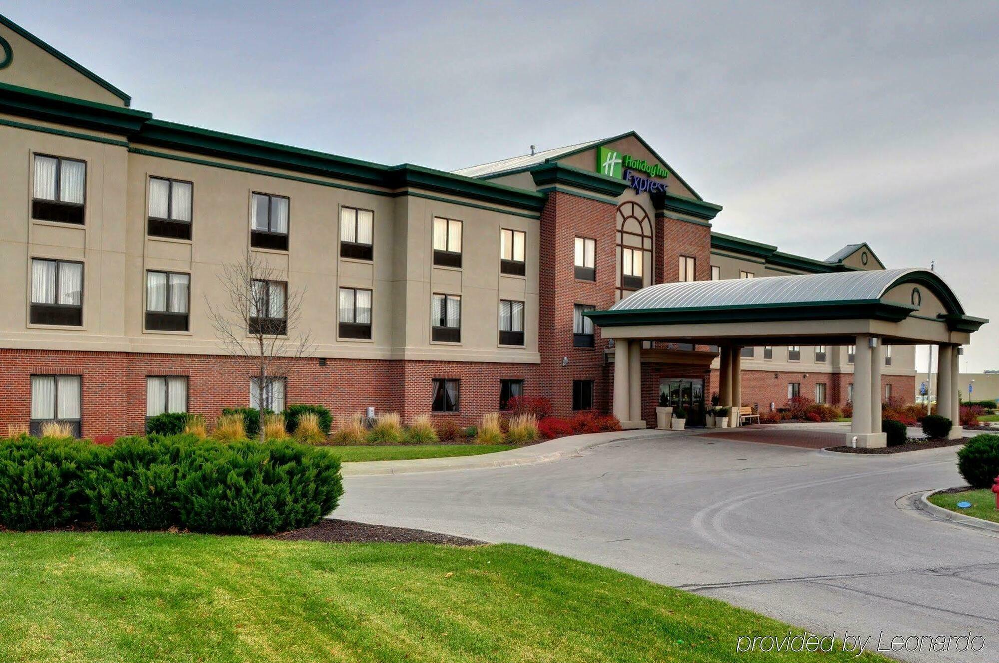 Holiday Inn Express Kansas City - At The Legends! By Ihg Bonner Springs Esterno foto